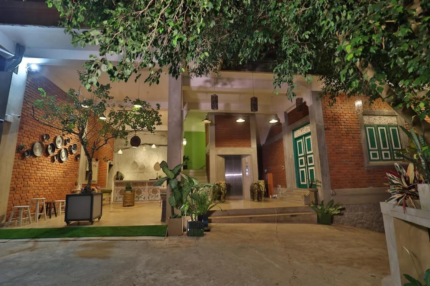 Earthbound Residence Κάντι Ξενοδοχείο